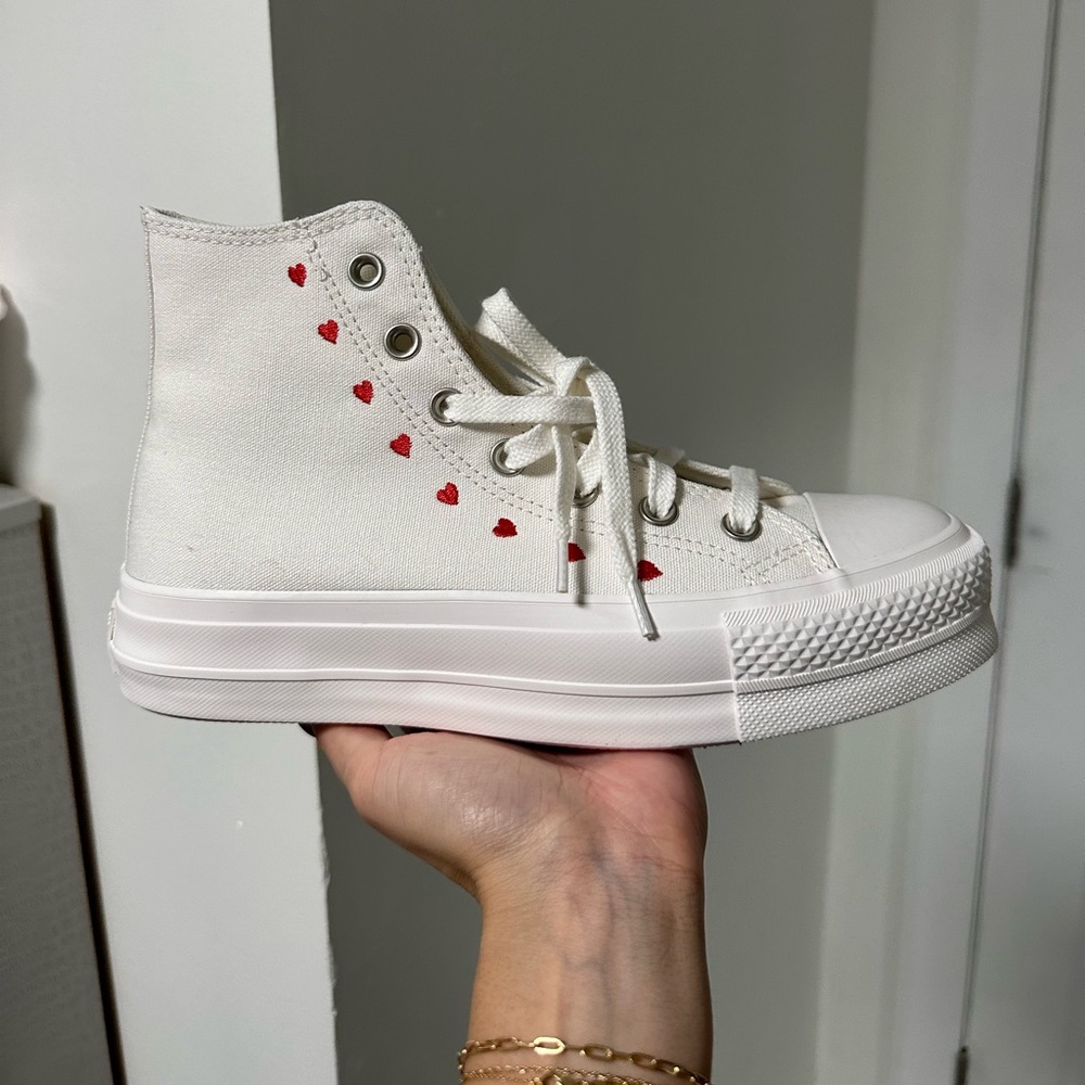 Never worn super cute converse platforms